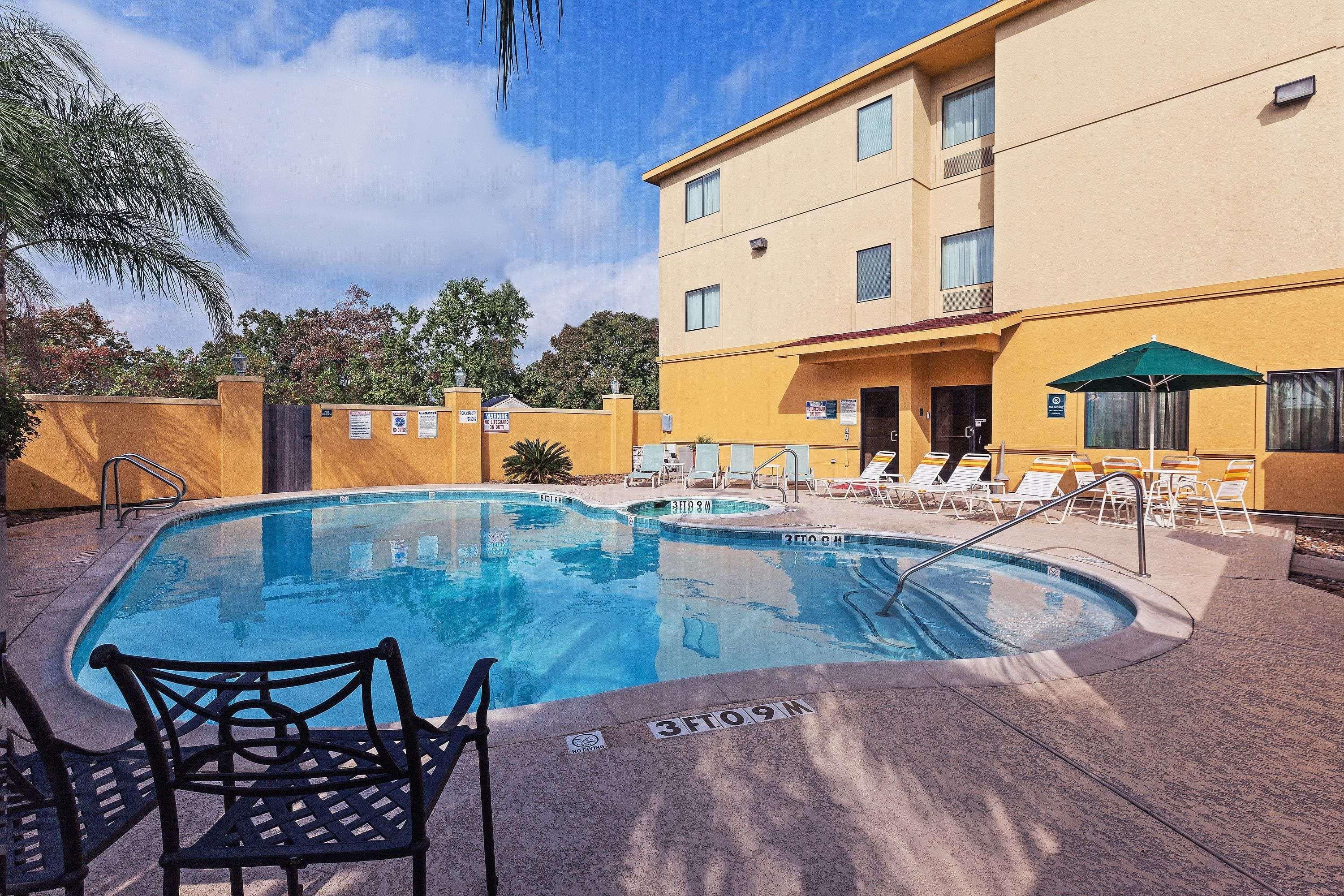 Hotel La Quinta By Wyndham Pasadena Esterno foto